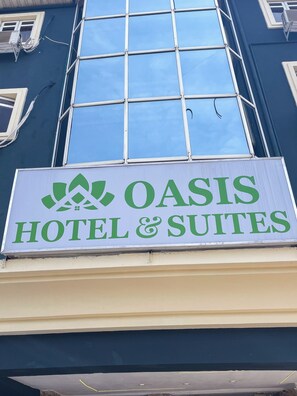 Front of property - De' Bliss Hotel and Suites (Lagos)