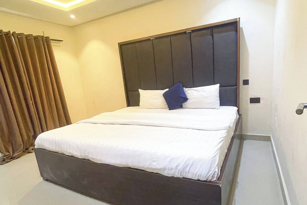 Superior Room | In-room safe, desk, laptop workspace, blackout curtains