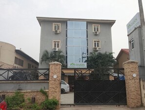 Front of property - De' Bliss Hotel and Suites (Lagos)