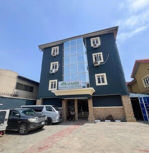 Front of property - De' Bliss Hotel and Suites (Lagos)