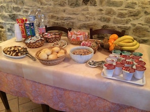 Desayuno bufé gratuito y diario