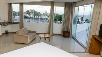 Minibar, cortinas opacas, wifi gratis