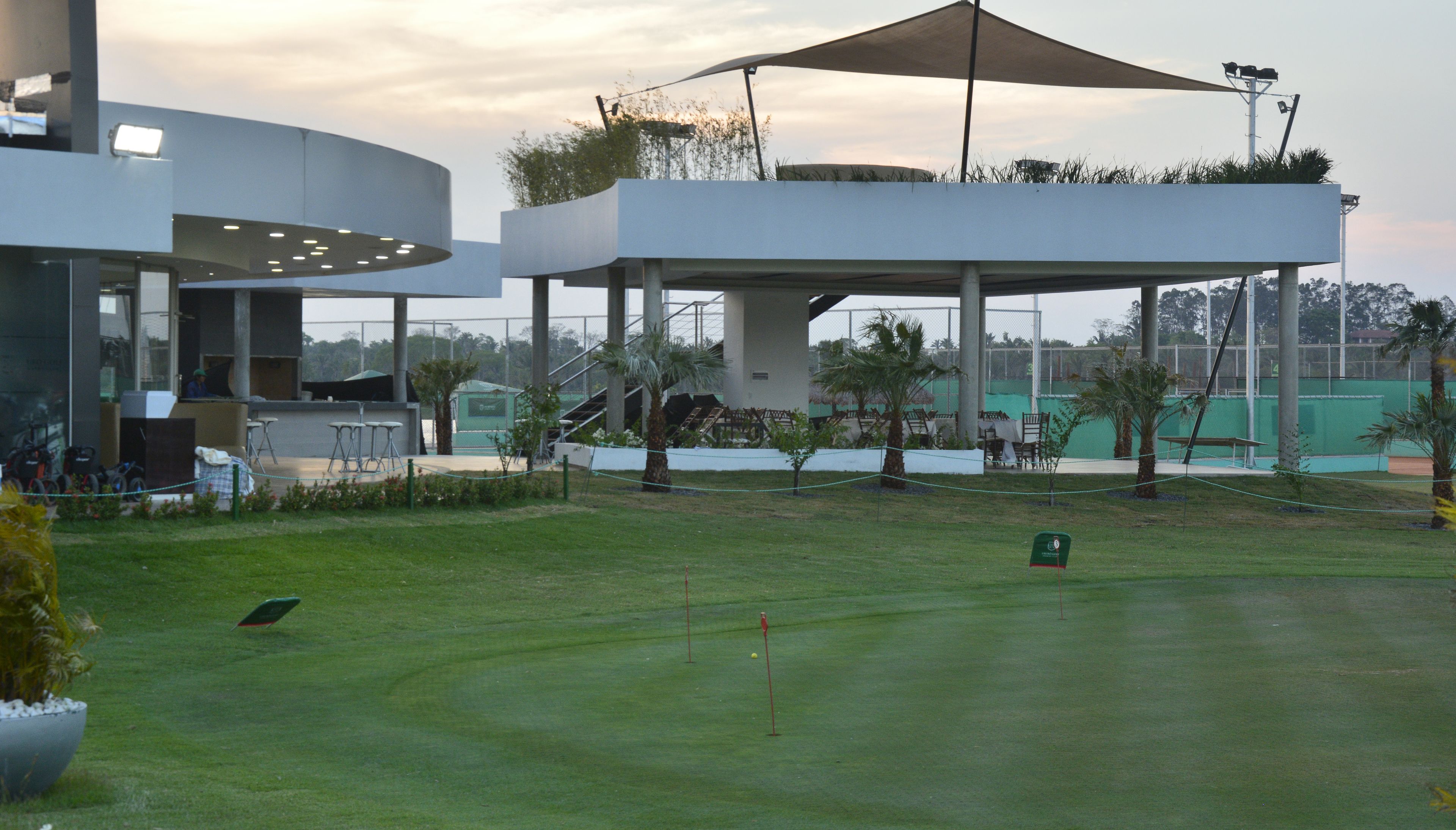 indoor golf driving range