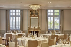 Lunch and dinner served - La Couronne Hotel Restaurant (Solothurn)