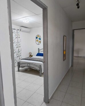 Casa familiar, 2 habitaciones, vista al jardín | 3 habitaciones, minibar, escritorio y wifi gratis 