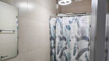 Family House, 2 Bedrooms, Garden View | Bathroom | Shower, free toiletries, towels