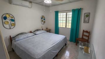 Familienhaus, 3 Schlafzimmer, Gartenblick | 3 Schlafzimmer, Minibar, Schreibtisch, kostenloses WLAN