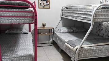 3 عدّة غرف نوم وميني بار ومكتب وواي فاي مجانًا