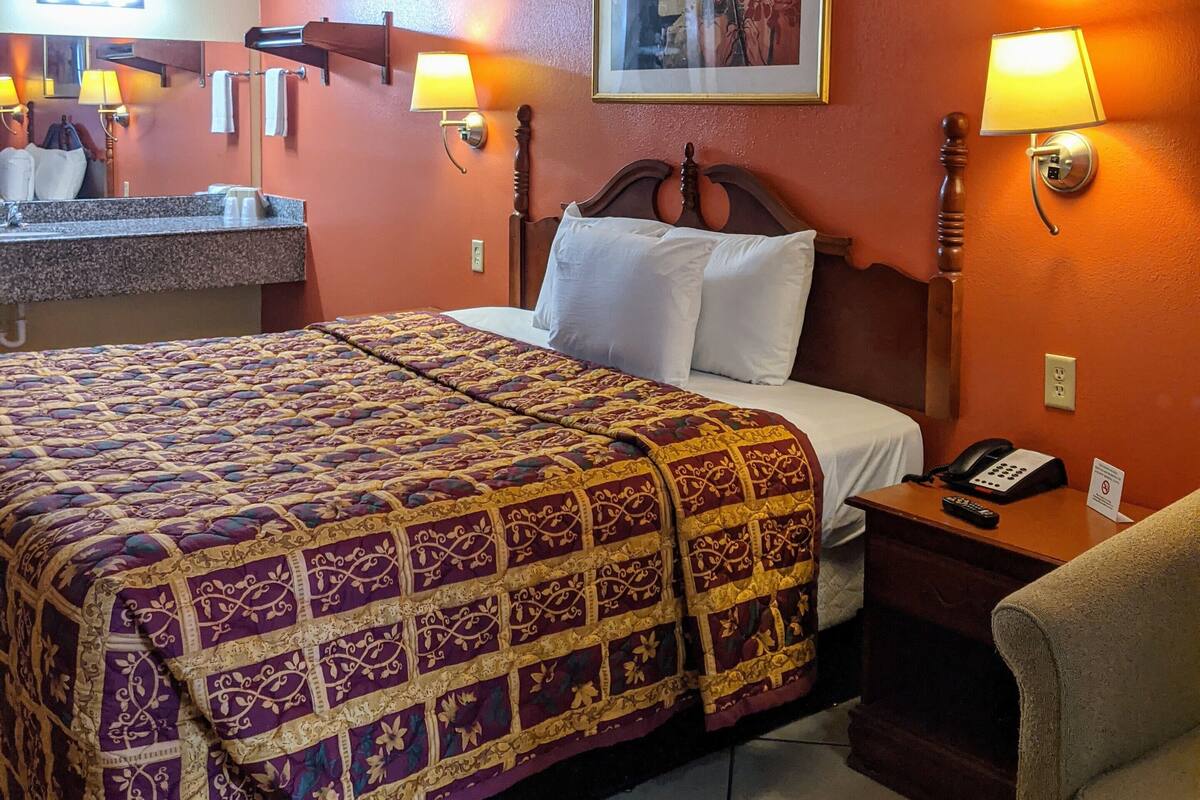Standard Room, 1 King Bed, Non Smoking