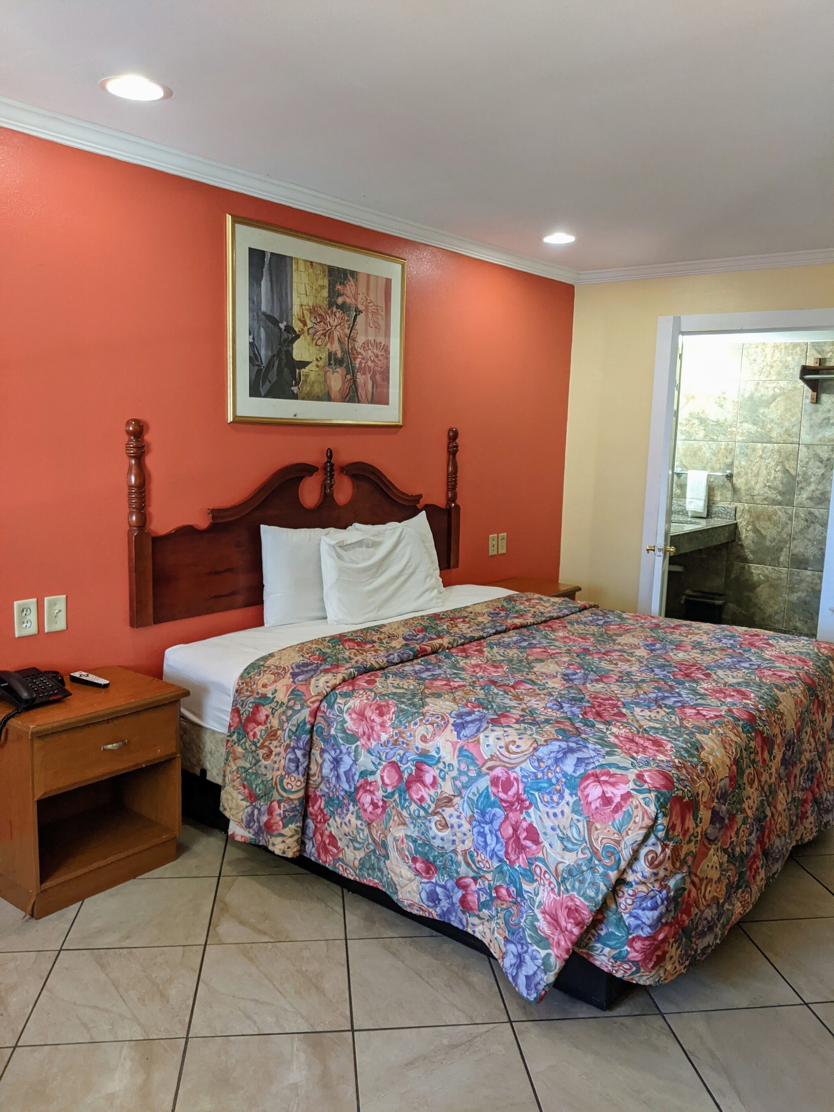 Standard Room, 1 King Bed, Smoking (Accessible Room)