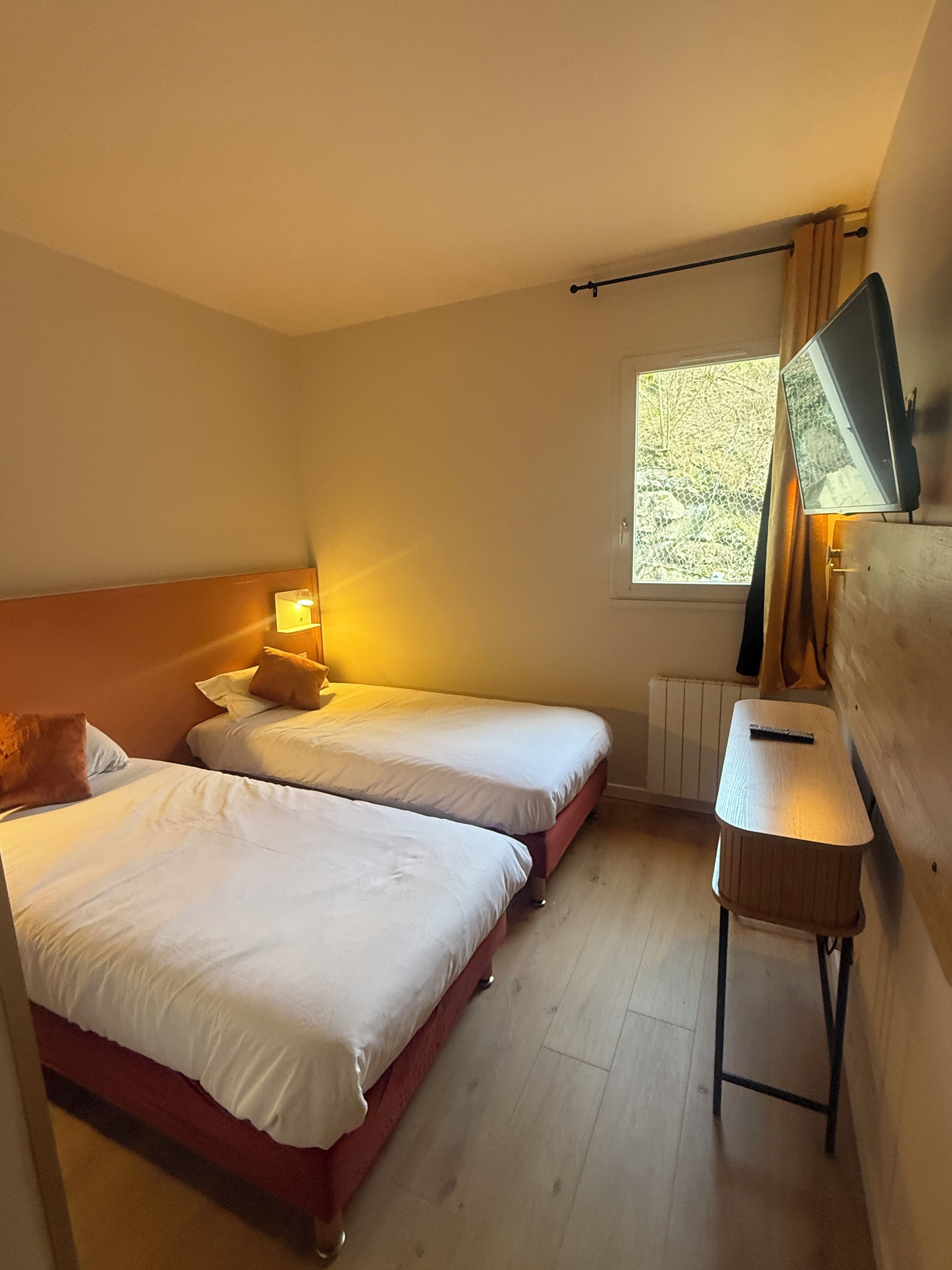 基本雙人房 (_11_) | 高級寢具、書桌、隔音、熨斗/熨衣板