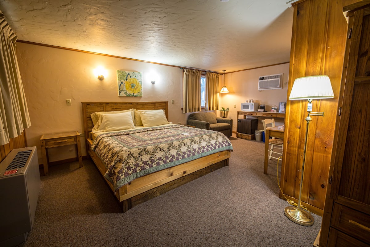 Room | 1 bedroom, soundproofing, free WiFi, bed sheets