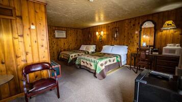 Traditional Room, 2 Double Beds, Roadside | 1 bedroom, soundproofing, free WiFi, bed sheets