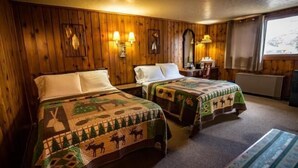 Traditional Room, 2 Double Beds, Roadside | Soundproofing, WiFi (free), bed sheets