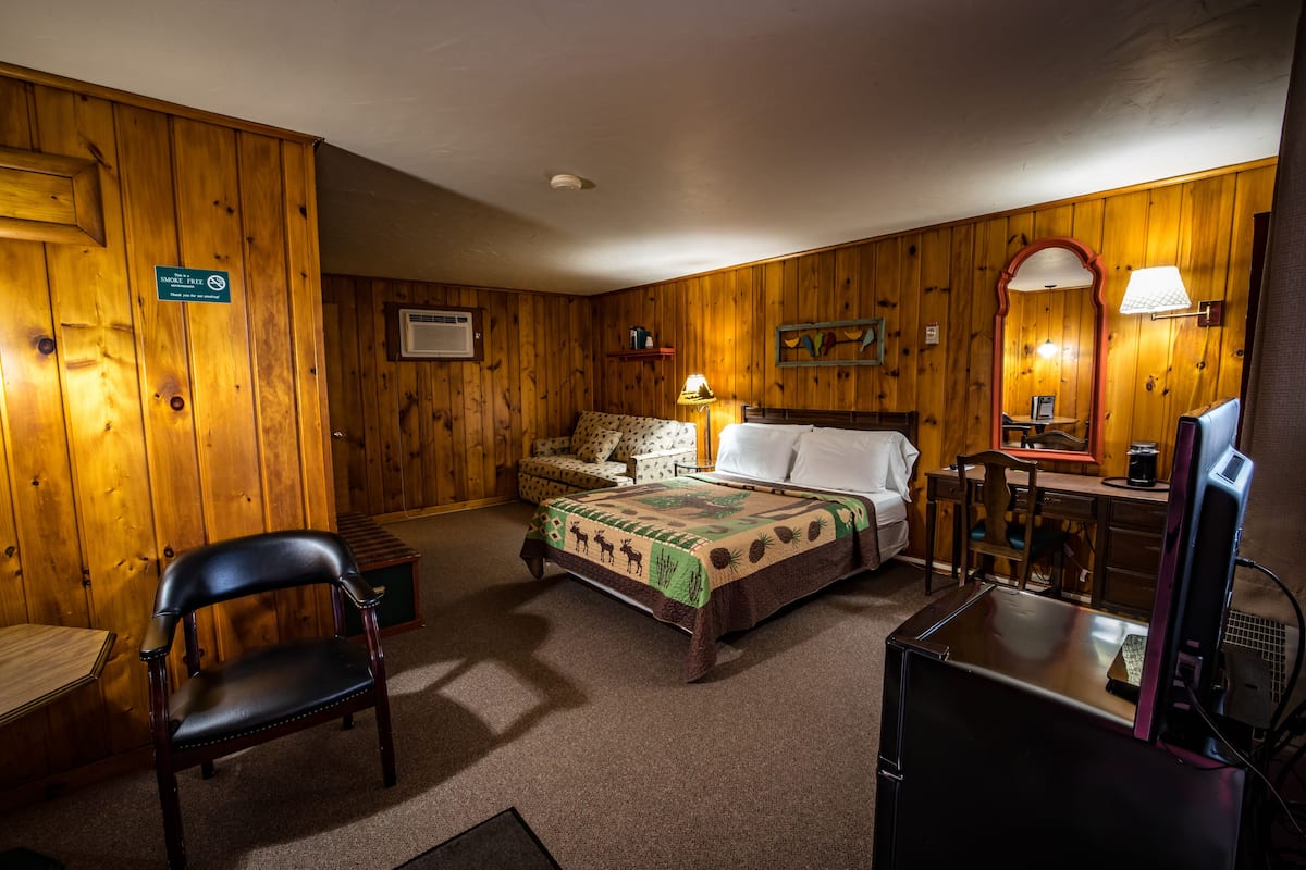 Standard Room | 1 bedroom, soundproofing, free WiFi, bed sheets