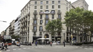 A multi-story building with a classic architectural style, featuring balconies and a central entrance. - Bonavista Apartments - Pedrera (Barcelona)