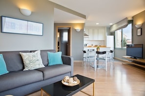 42-inch flat-screen TV with digital channels, TV - Bonavista Apartments - Pedrera (Barcelona)
