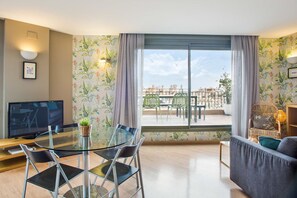 42-inch flat-screen TV with digital channels, TV - Bonavista Apartments - Pedrera (Barcelona)