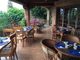 Se sirven desayunos, almuerzos, cenas y cocina mexicana 