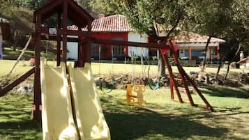 Área de juegos infantiles al aire libre