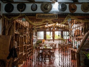 Interior detail - Zaysant Ecolodge (Puembo)