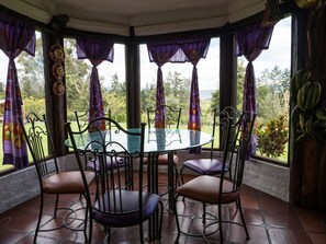 Breakfast, lunch, dinner served; Regional cuisine 