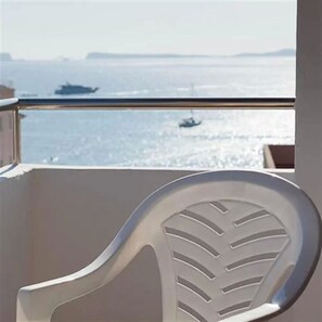 Premium Apartment, 1 Bedroom | Terrace/patio - Apartamentos El Moro (Sant Antoni de Portmany)