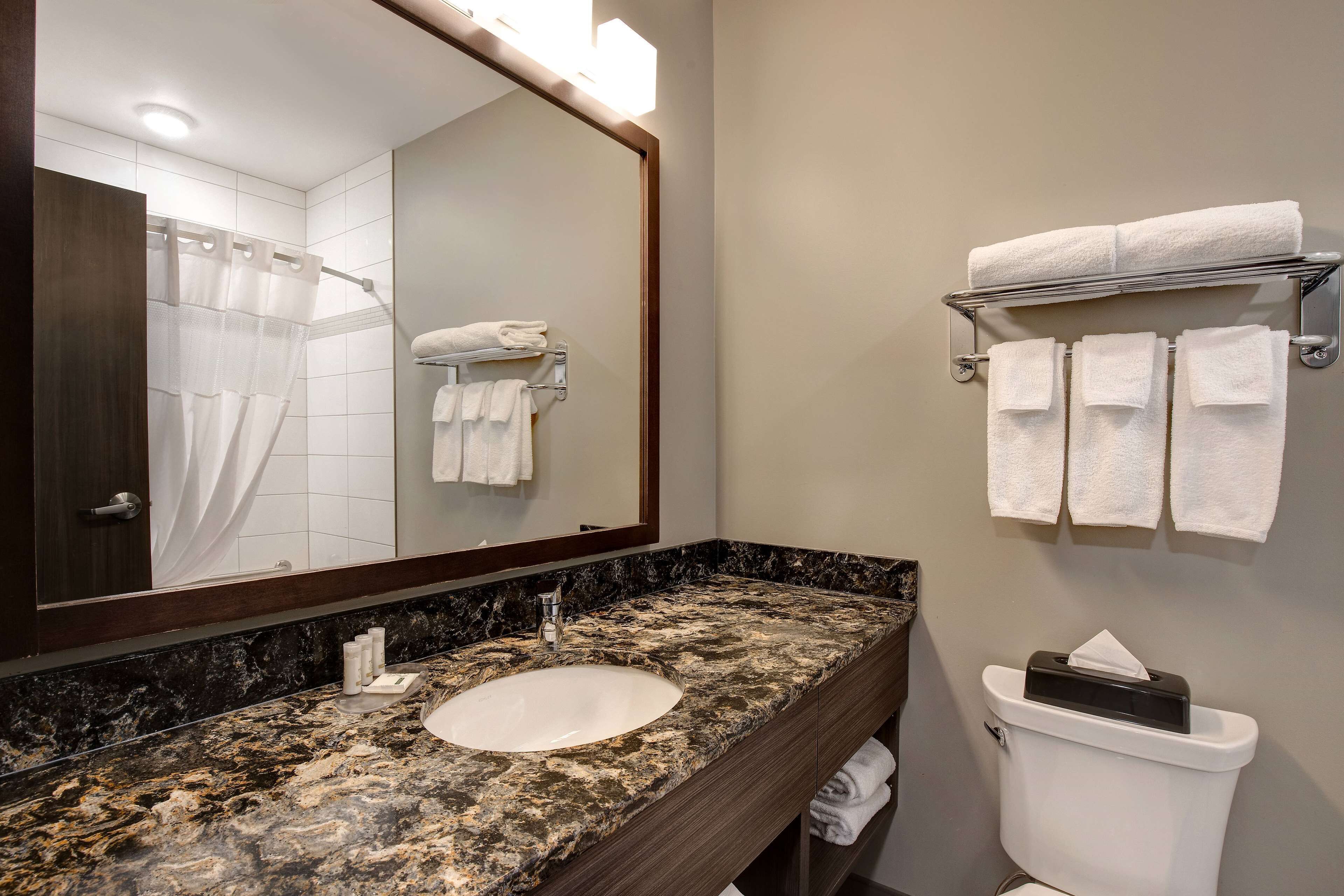 family suite, 2 queen bed, non smoking | bathroom | free toiletries, hair dryer, towels
