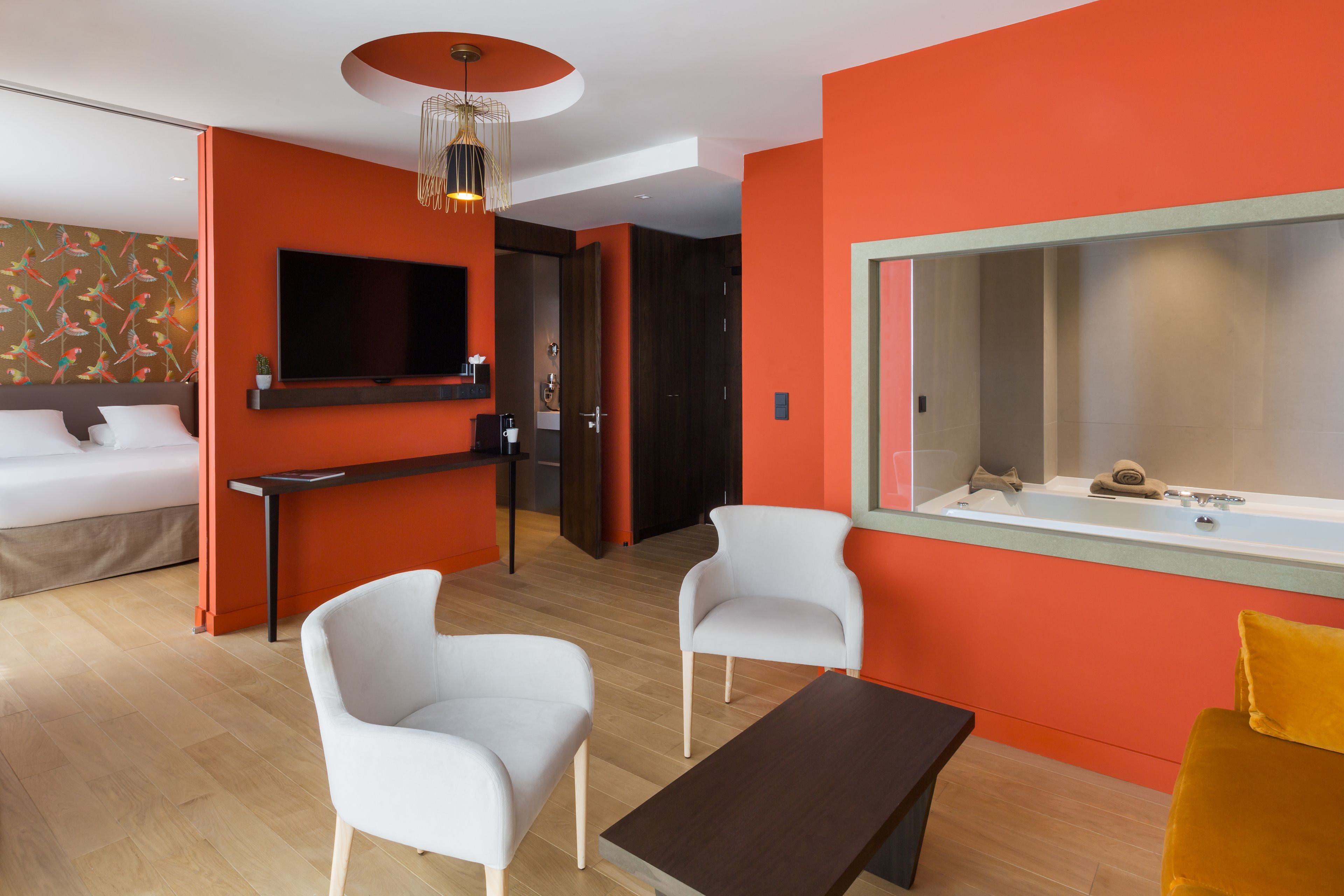 suite, 1 king bed, non smoking, jetted tub (prestige) | premium bedding, free minibar, in-room safe, soundproofing