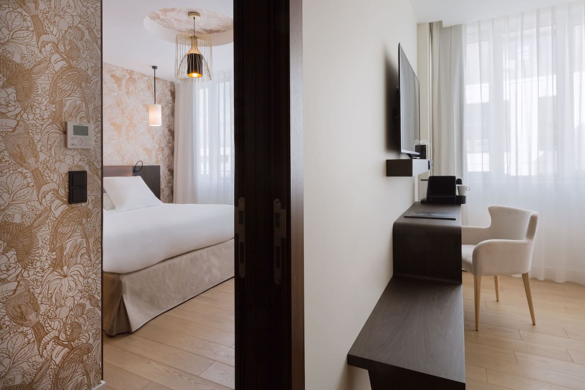 family room, multiple beds, non smoking, connecting rooms | premium bedding, free minibar, in-room safe, soundproofing