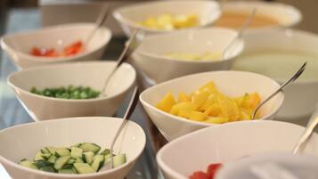 Desayuno buffet (INR 550 por persona)