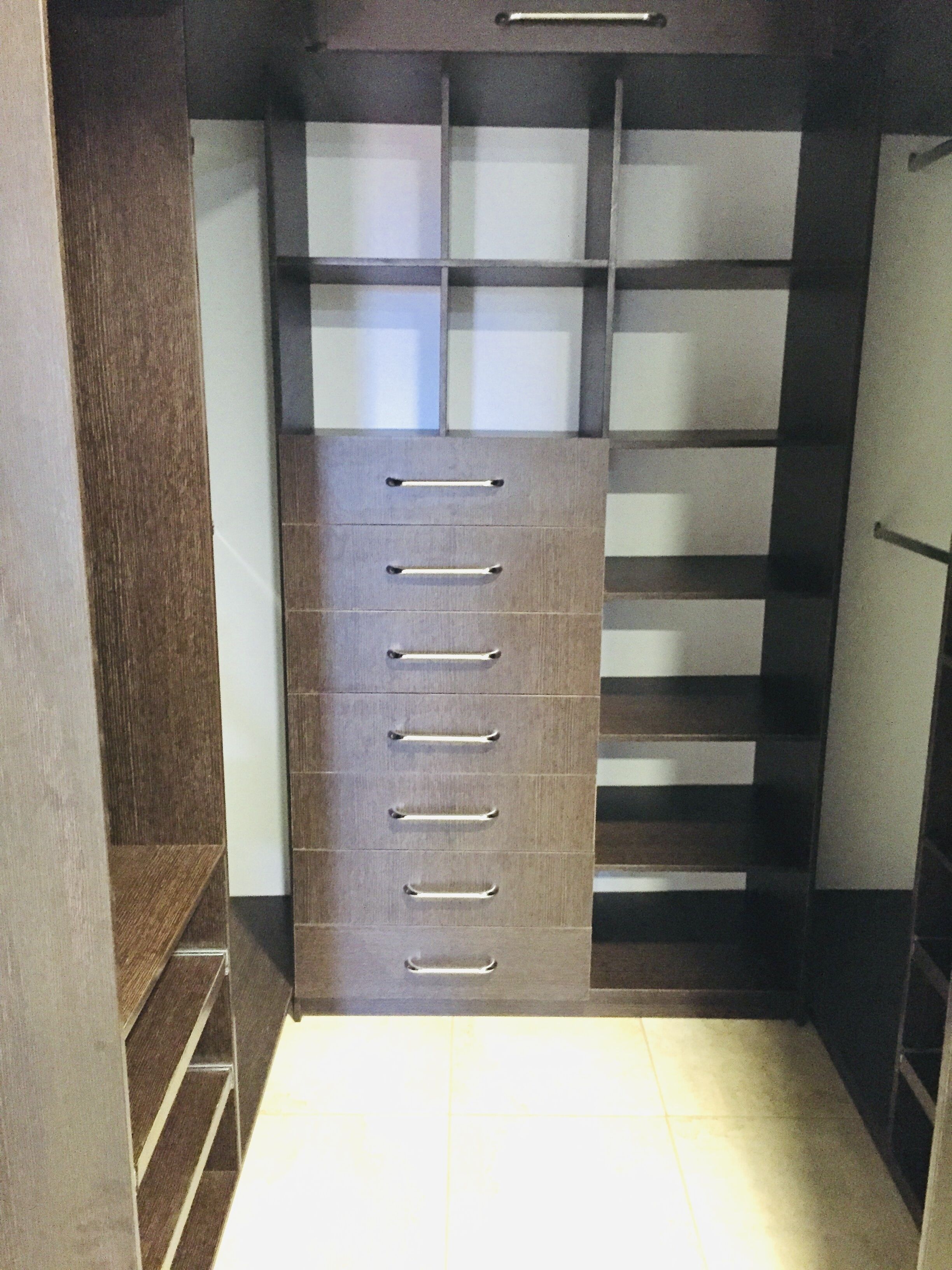 deluxe apartment, 1 king bed, kitchen, city view | wardrobe