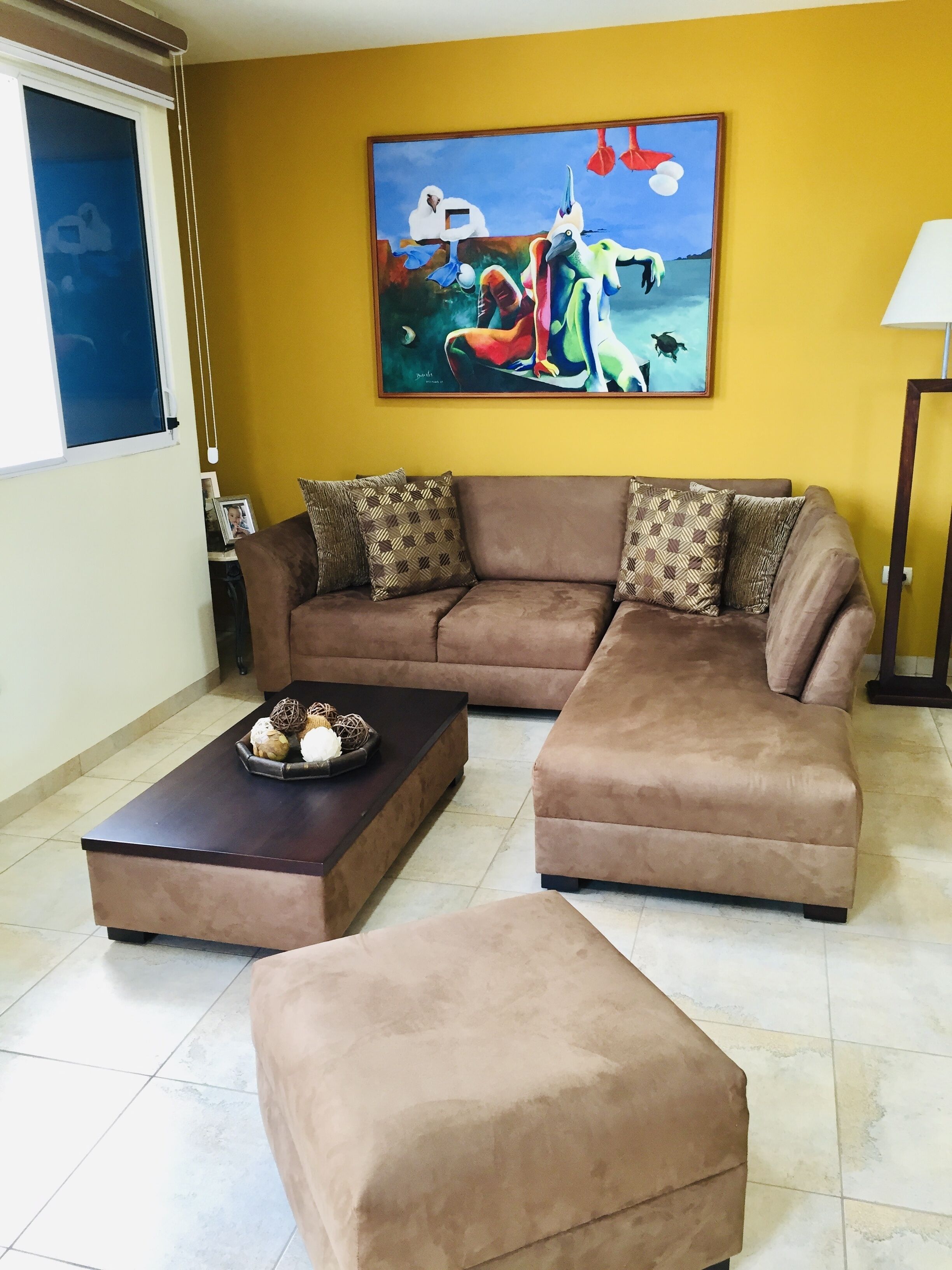 deluxe apartment, 1 king bed, kitchen, city view | living area