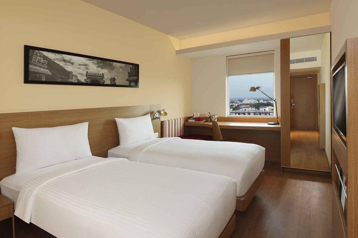Chambre Standard avec lits jumeaux, 2 lits jumeaux | Literie de qualité, lit avec matelas en mousse à mémoire, minibar