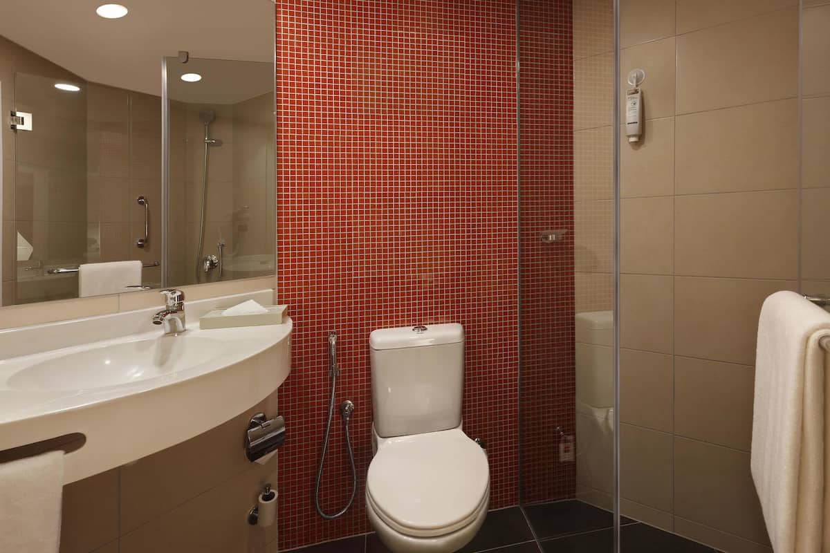 Ropa de cama de alta calidad, colchones con efecto memoria y minibar