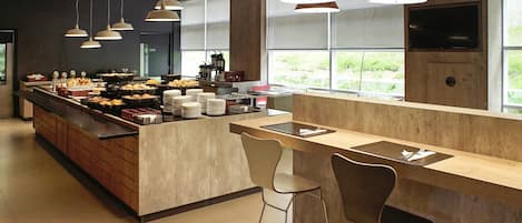 Daily buffet breakfast (BRL 49.00 per person)