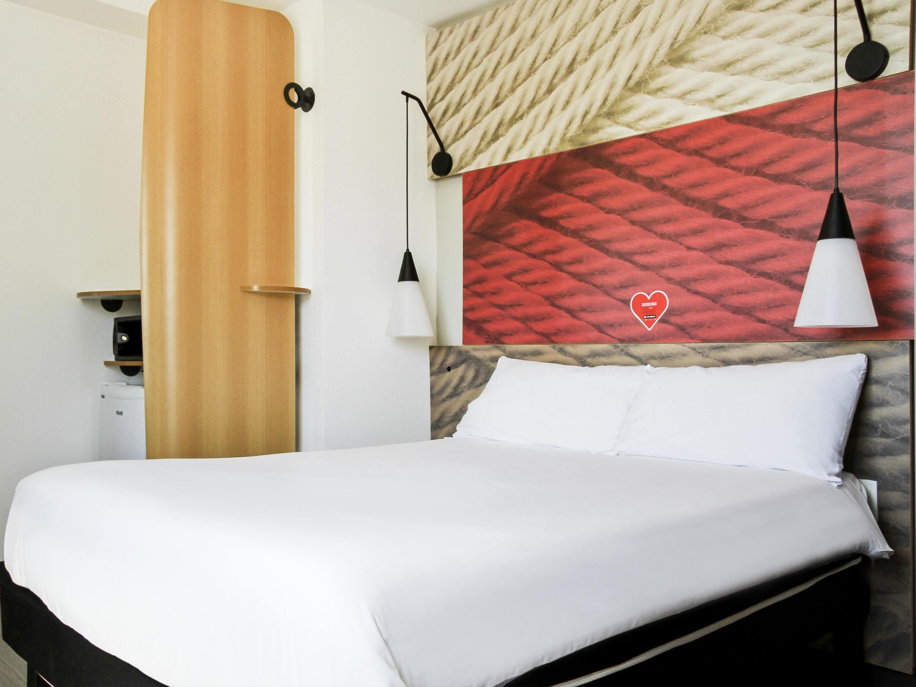 Standard Room, 1 Double Bed, Accessible | Minibar, in-room safe, desk, blackout drapes