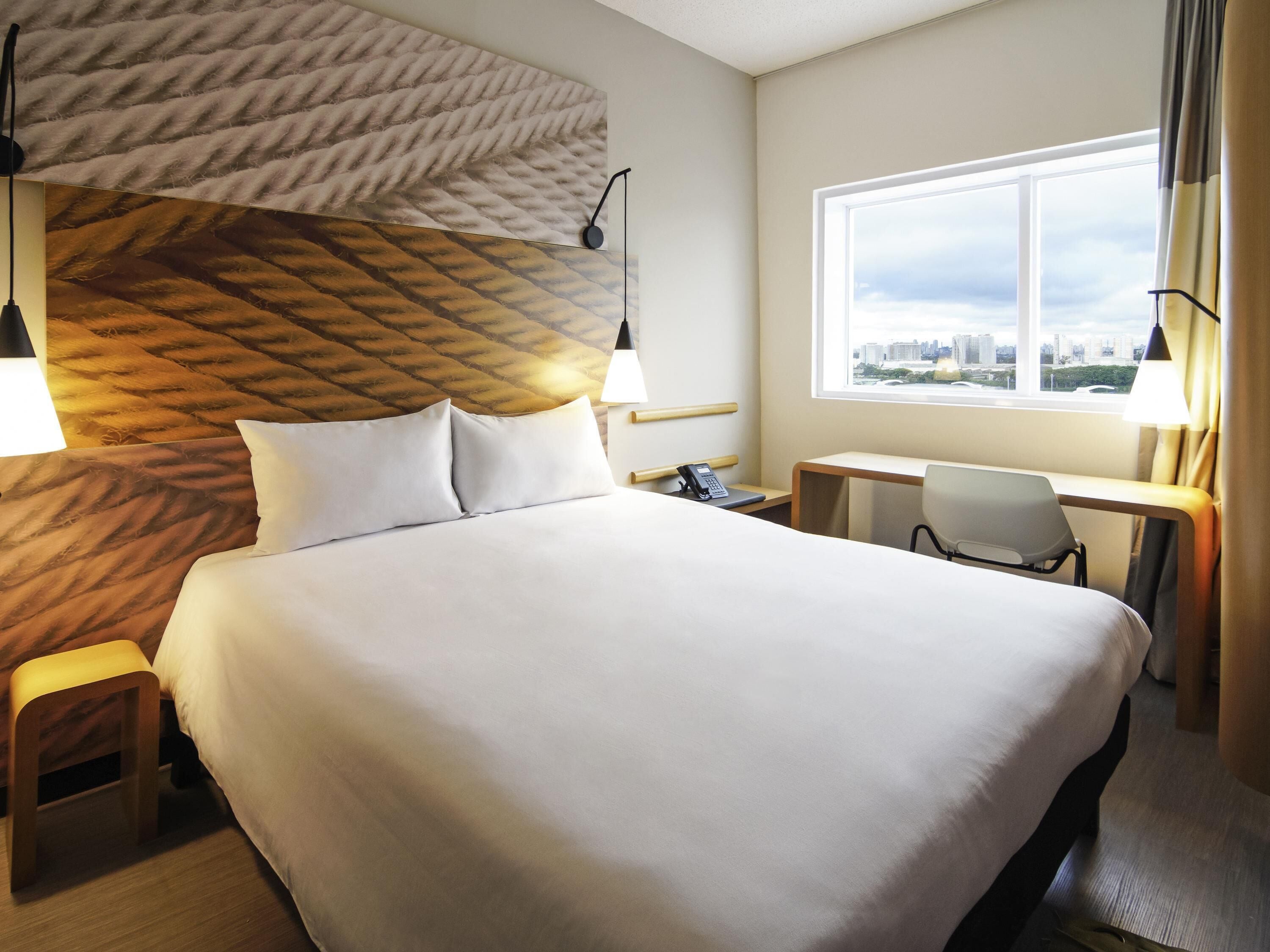 Standard Room, 1 Double Bed | Minibar, in-room safe, desk, blackout drapes