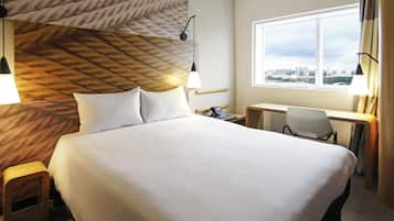 Standard Room, 1 Double Bed | Minibar, in-room safe, desk, blackout drapes