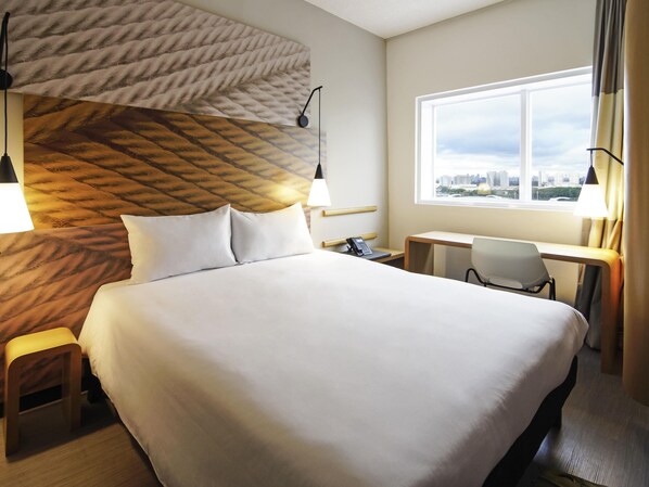 Standard Room, 1 Double Bed | Minibar, in-room safe, desk, blackout drapes - Ibis Osasco (Osasco)