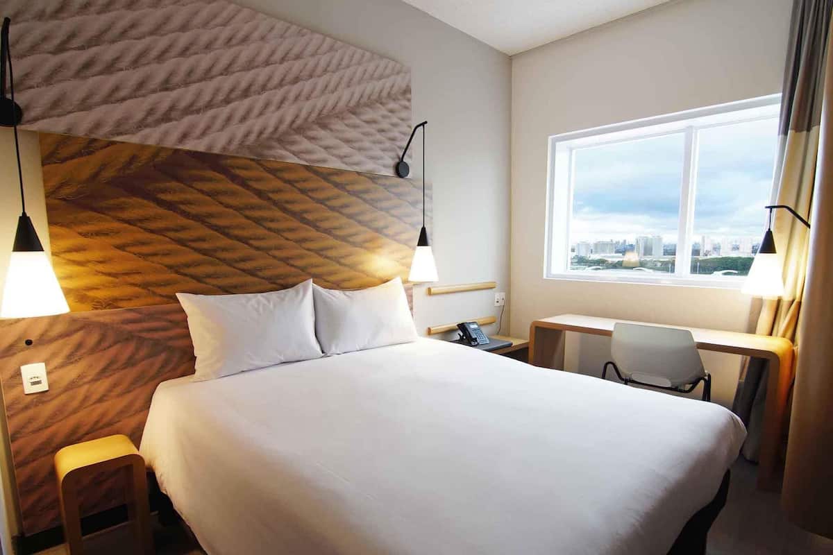 Standard Room, 1 Double Bed | Minibar, in-room safe, desk, blackout drapes