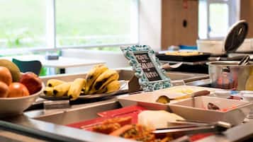 Daily buffet breakfast (BRL 49.00 per person)