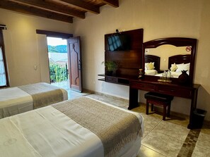 Superior Room | Egyptian cotton sheets, premium bedding, down duvets, in-room safe - Hotel Parador Margarita (San Cristóbal de las Casas)