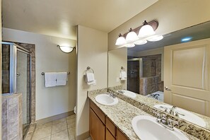 Condo, 3 habitaciones | Baño