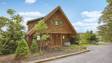 Cabin, 1 Bedroom, Bathtub, Mountain View (Alone At Last) | Front of property