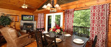 Cabin, 3 Bedrooms, Bathtub (Just Hanging Out Cabin) | In-room dining