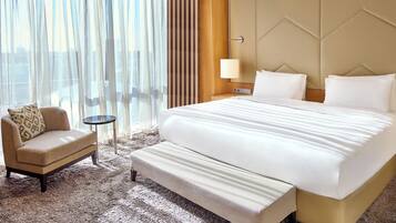 Suite, 1 kingsize-seng (Regency) | Allergitestet sengetøy, minibar, safe på rommet og skrivebord