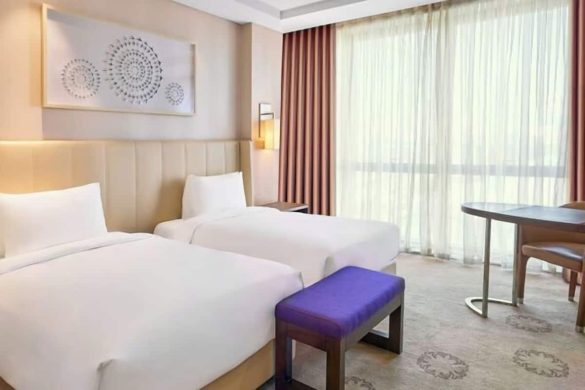 Ropa de cama hipoalergénica, minibar, caja fuerte y escritorio