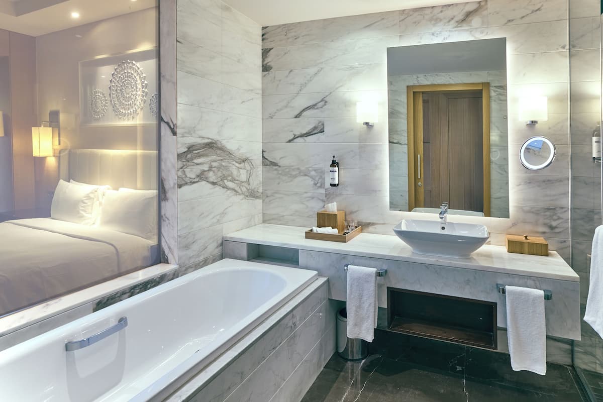 Bademäntel, Hausschuhe, Handtücher