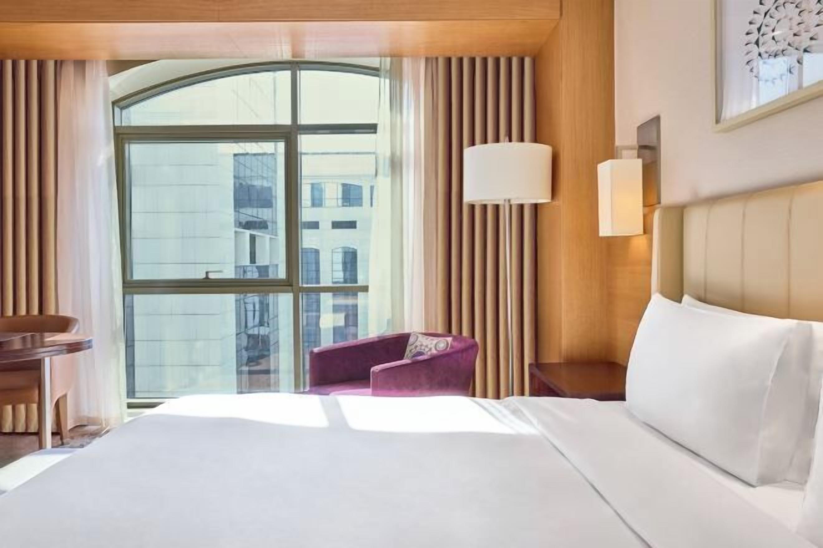 Allergiatestatut vuodevaatteet, minibaari, tallelokero huoneessa